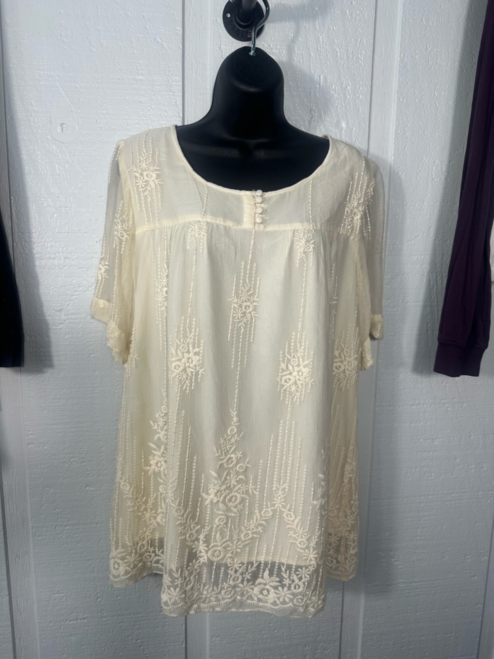 Sundance Ivory Women’s Lace Overlay Top Size Medium EUC